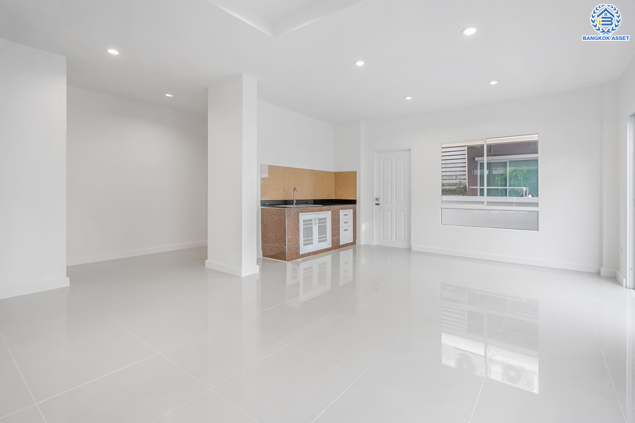 ทาวน์เฮ้าส์มือสองนนทบุรี ม.ไพร์มเพลส เดอะกรีนเนอรี่บางใหญ่ กาญจนาภิเษก ทาวน์โฮมหลังมุม เนื้อที่ 32 ตร.ว. ฟังก์ชัน 3 ห้องนอน 3 ห้องน้ำ จอดรถได้ 2 คัน ทำเลดีเดินทางสะดวก เชื่อมต่อถนนกาญจนาภิเษก ใกล้เซ็นทรัลเวสต์เกต และรถไฟฟ้าสายสีม่วง "สถานีคลองบางไผ่"